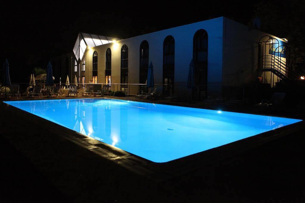 Agape Hotel ベシーヌ エクステリア 写真